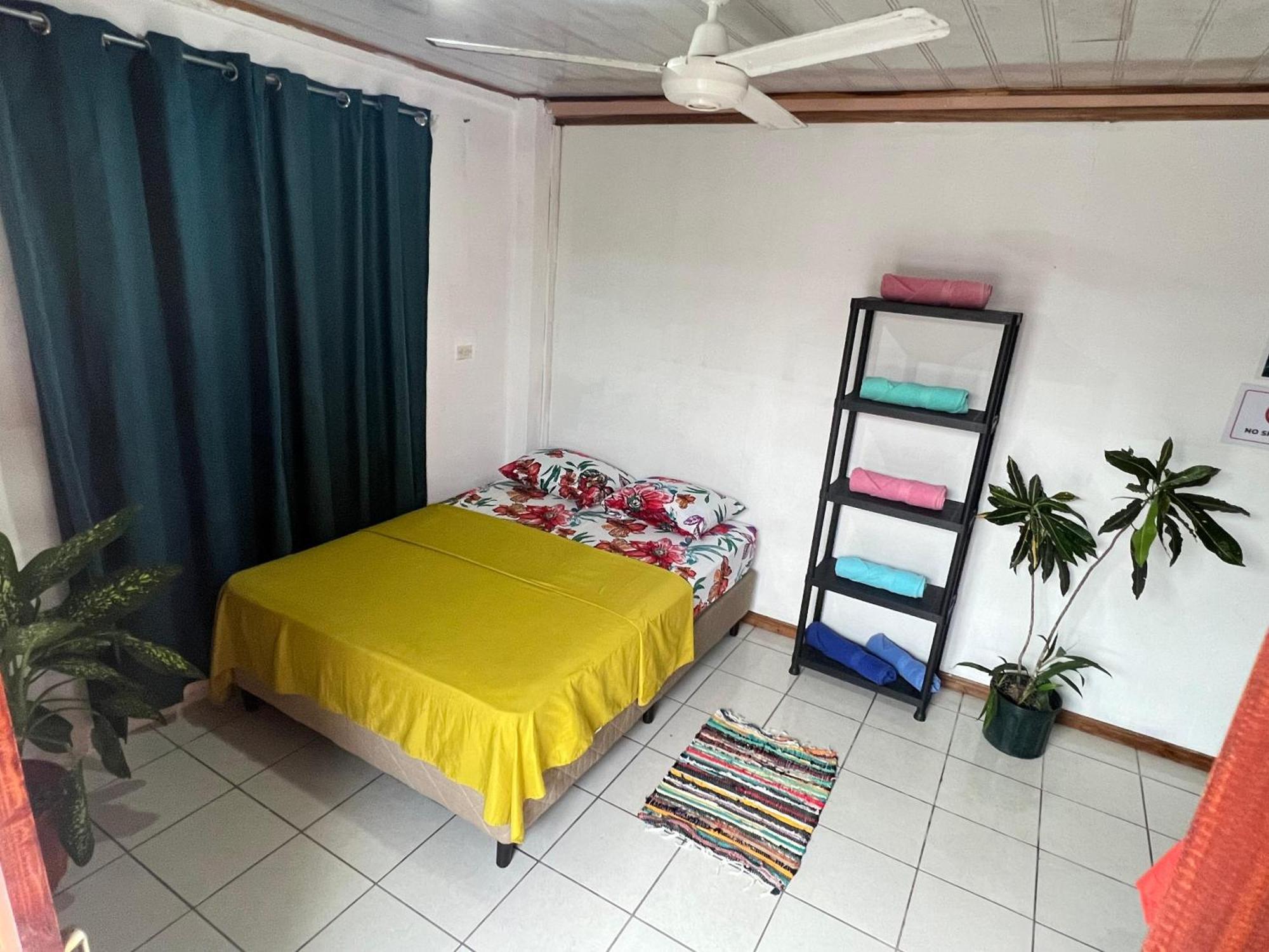Mochis Apartment Quepos Exterior photo